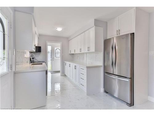 736 Consort Crescent, Mississauga, ON - Indoor Photo Showing Kitchen