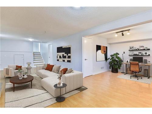 736 Consort Crescent, Mississauga, ON - Indoor Photo Showing Living Room