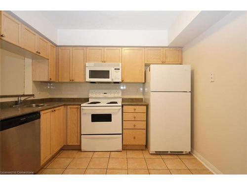 665-3 Everson Drive, Toronto, ON - Indoor Photo Showing Kitchen With Double Sink