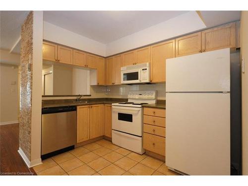 665-3 Everson Drive, Toronto, ON - Indoor Photo Showing Kitchen