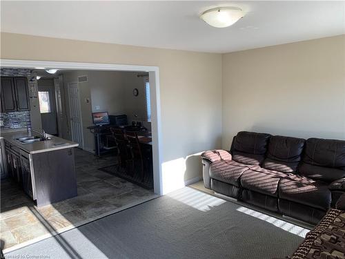 79 Oakes Crescent, Guelph, ON - Indoor Photo Showing Living Room