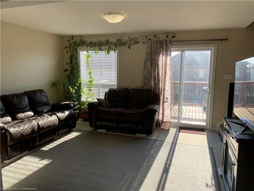 79 Oakes Crescent, Guelph, ON - Indoor Photo Showing Living Room