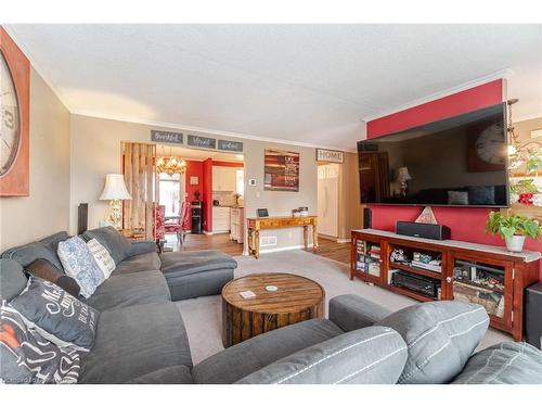 6 Ridgeview Drive, Port Perry, ON - Indoor Photo Showing Living Room