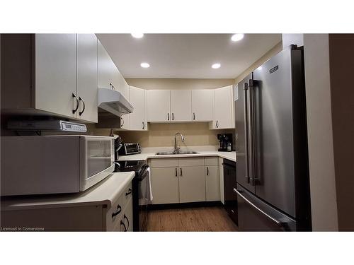 9 Trafalgar Road, Collingwood, ON - Indoor Photo Showing Kitchen With Double Sink