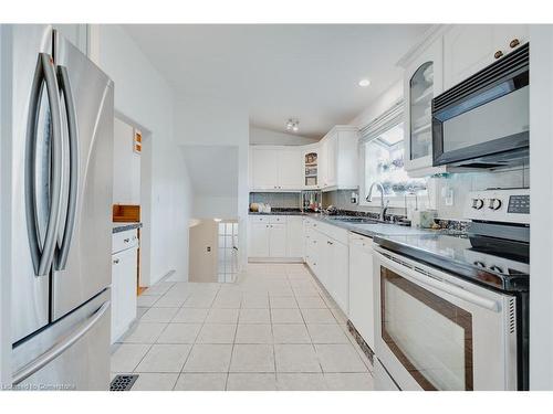 112 Buckingham Drive, Hamilton, ON - Indoor Photo Showing Kitchen