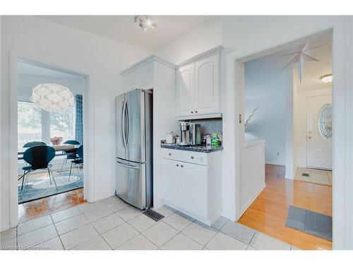 112 Buckingham Drive, Hamilton, ON - Indoor Photo Showing Kitchen