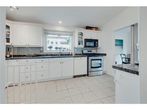 112 Buckingham Drive, Hamilton, ON - Indoor Photo Showing Kitchen