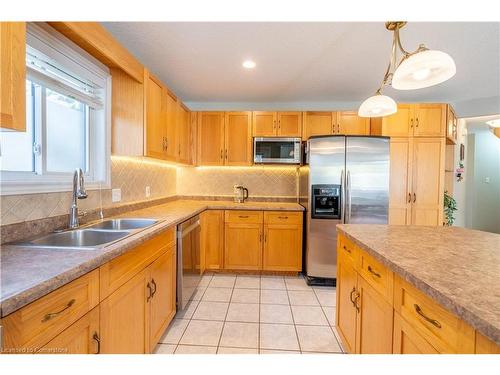 533 Langlaw Drive, Cambridge, ON - Indoor Photo Showing Kitchen With Double Sink