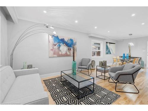 42 Larchmount Avenue, Toronto, ON - Indoor Photo Showing Living Room