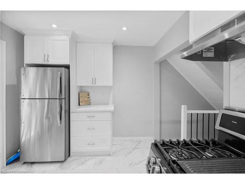 42 Larchmount Avenue, Toronto, ON - Indoor Photo Showing Kitchen