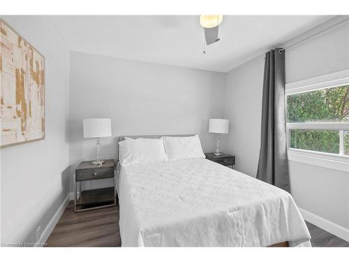 42 Larchmount Avenue, Toronto, ON - Indoor Photo Showing Bedroom