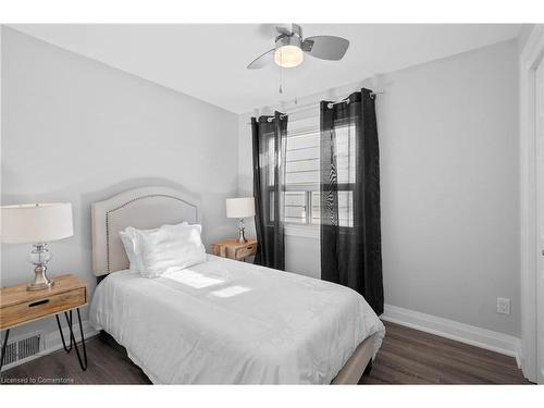 42 Larchmount Avenue, Toronto, ON - Indoor Photo Showing Bedroom