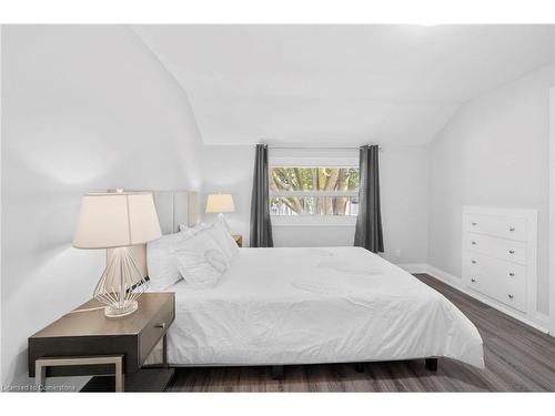 42 Larchmount Avenue, Toronto, ON - Indoor Photo Showing Bedroom