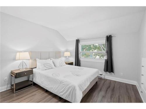 42 Larchmount Avenue, Toronto, ON - Indoor Photo Showing Bedroom