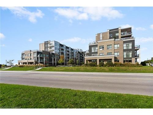 220-5055 Greenlane Road, Beamsville, ON - Outdoor With Balcony With Facade