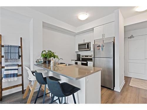 220-5055 Greenlane Road, Beamsville, ON - Indoor Photo Showing Kitchen With Stainless Steel Kitchen