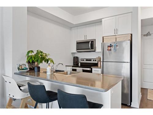 220-5055 Greenlane Road, Beamsville, ON - Indoor Photo Showing Kitchen With Stainless Steel Kitchen With Double Sink