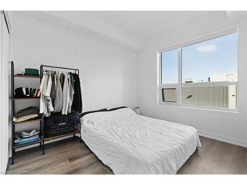 220-5055 Greenlane Road, Beamsville, ON - Indoor Photo Showing Bedroom