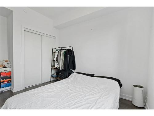 220-5055 Greenlane Road, Beamsville, ON - Indoor Photo Showing Bedroom