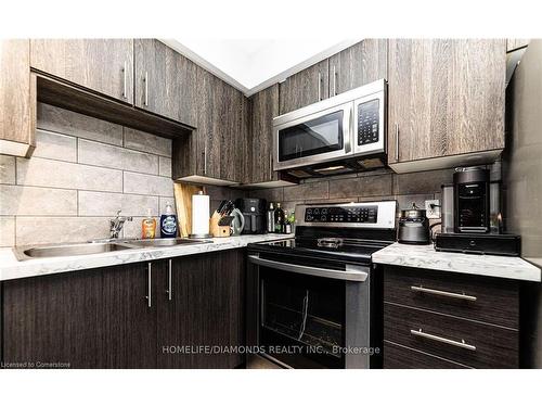 306-1450 Bishops Gate, Oakville, ON - Indoor Photo Showing Kitchen With Double Sink