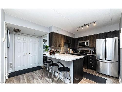 306-1450 Bishops Gate, Oakville, ON - Indoor Photo Showing Kitchen With Stainless Steel Kitchen