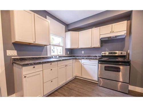 139 Superior Street, Brantford, ON - Indoor Photo Showing Kitchen