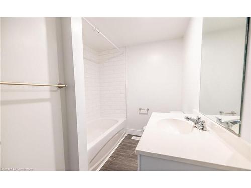 139 Superior Street, Brantford, ON - Indoor Photo Showing Bathroom