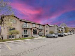 303-266 Overlea Drive  Kitchener, ON N2M 5N2