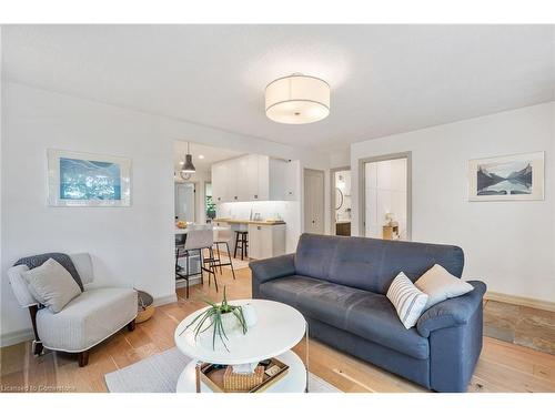 13851 Norton Line, Thamesville, ON - Indoor Photo Showing Living Room