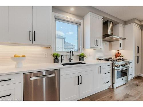 71 Hopewell Crossing Drive, Breslau, ON - Indoor Photo Showing Kitchen With Upgraded Kitchen