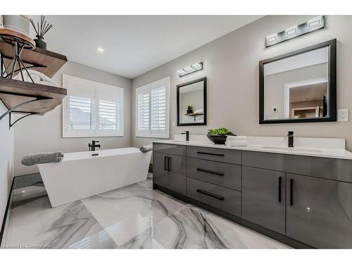 71 Hopewell Crossing Drive, Breslau, ON - Indoor Photo Showing Bathroom