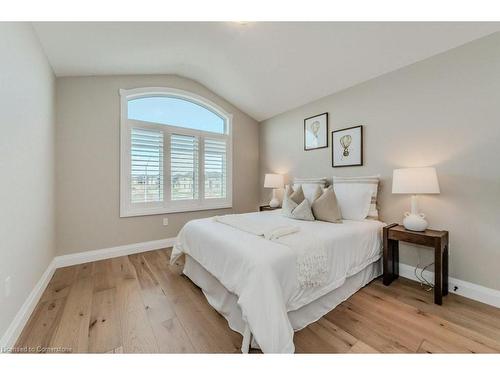 71 Hopewell Crossing Drive, Breslau, ON - Indoor Photo Showing Bedroom