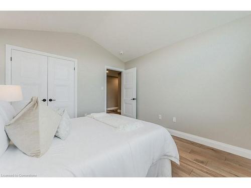 71 Hopewell Crossing Drive, Breslau, ON - Indoor Photo Showing Bedroom