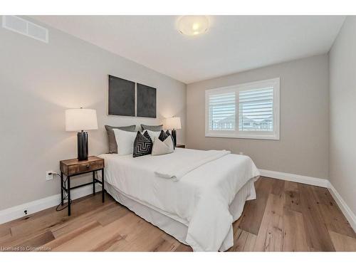 71 Hopewell Crossing Drive, Breslau, ON - Indoor Photo Showing Bedroom