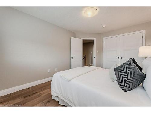 71 Hopewell Crossing Drive, Breslau, ON - Indoor Photo Showing Bedroom