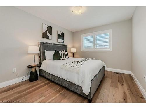 71 Hopewell Crossing Drive, Breslau, ON - Indoor Photo Showing Bedroom