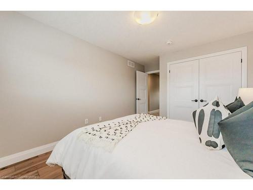 71 Hopewell Crossing Drive, Breslau, ON - Indoor Photo Showing Bedroom