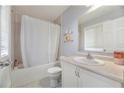 72 Broadoaks Drive, Cambridge, ON - Indoor Photo Showing Bathroom