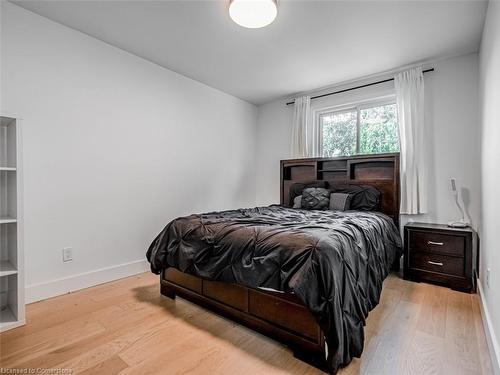 3135 Michael Crescent, Burlington, ON - Indoor Photo Showing Bedroom