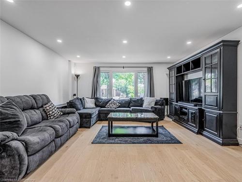 3135 Michael Crescent, Burlington, ON - Indoor Photo Showing Living Room