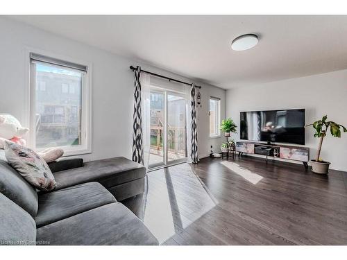 15 Pony Way, Kitchener, ON - Indoor Photo Showing Living Room