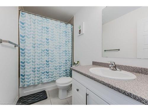 15 Pony Way, Kitchener, ON - Indoor Photo Showing Bathroom