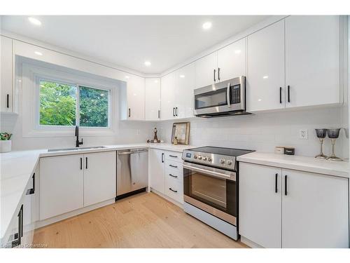 3381 Tallmast Crescent, Mississauga, ON - Indoor Photo Showing Kitchen With Stainless Steel Kitchen With Upgraded Kitchen