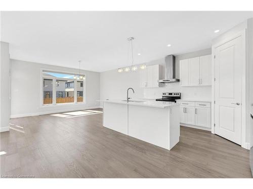 3860 Big Leaf Trail, London, ON - Indoor Photo Showing Kitchen With Upgraded Kitchen