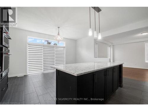 13 Hartfield Street, Ingersoll, ON - Indoor Photo Showing Kitchen With Upgraded Kitchen