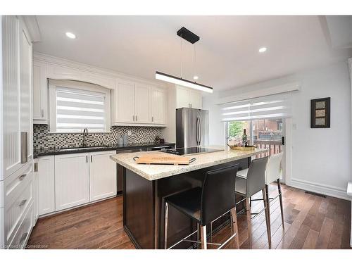 3845 Althorpe Circle, Mississauga, ON - Indoor Photo Showing Kitchen With Stainless Steel Kitchen With Upgraded Kitchen