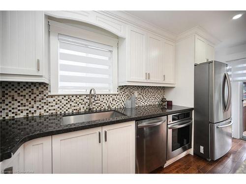 3845 Althorpe Circle, Mississauga, ON - Indoor Photo Showing Kitchen