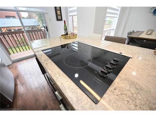 3845 Althorpe Circle, Mississauga, ON - Indoor Photo Showing Kitchen