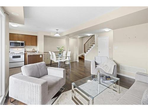 22-5625 Oscar Peterson Boulevard, Mississauga, ON - Indoor Photo Showing Living Room