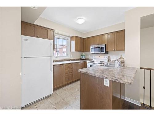 22-5625 Oscar Peterson Boulevard, Mississauga, ON - Indoor Photo Showing Kitchen With Double Sink